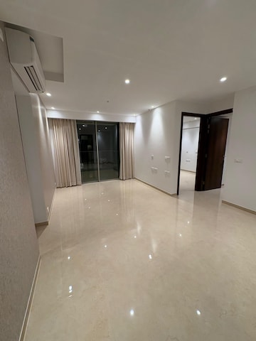 Room in 3 BHK Apartment at Hiranandani Highland, Powai – for Rent