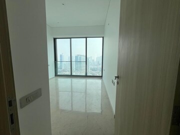 Room in 4 BHK Apartment at Rustomjee Crown, Prabhadevi – for Rent