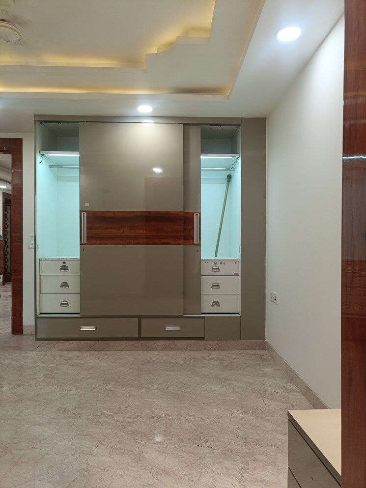 Room, anand vihar 3 Bedroom 1800 Sq.Ft. Builder Floor In Anand Vihar Delhi 8934556