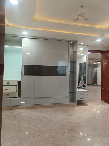 Building Lobby in 3 BHK Builder Floor at Anand Vihar – for Rent