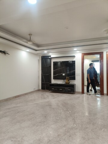 Room in 3 BHK Builder Floor at Anand Vihar – for Rent