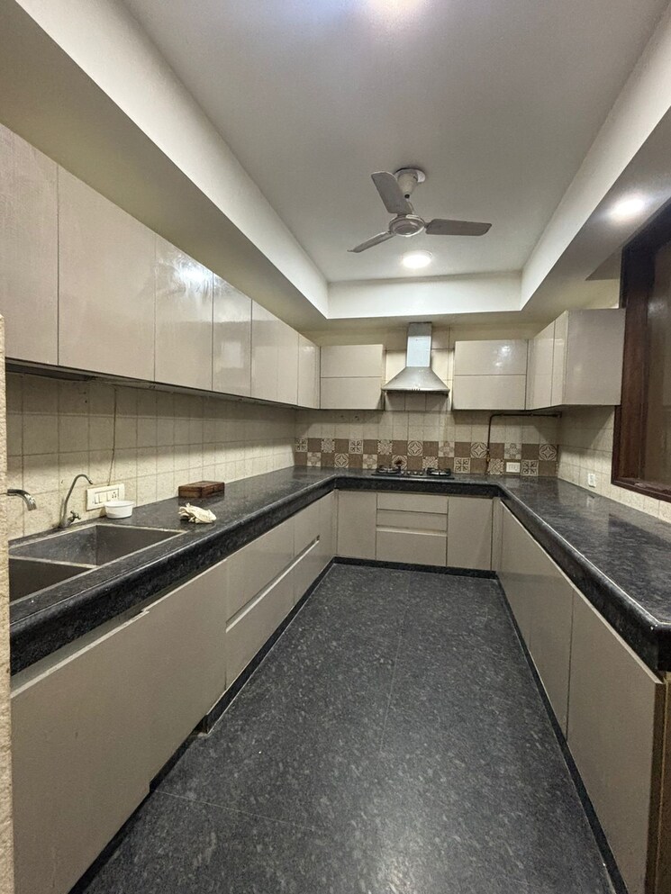 Kitchen, sarvodaya enclave 3 Bedroom 200 Sq.Ft. Builder Floor In Sarvodaya Enclave Delhi 8934617