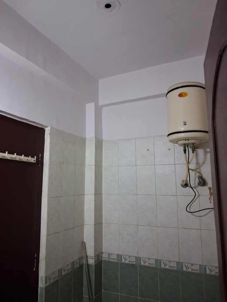 Bathroom, uppal-southend 3 Bedroom 1850 Sq.Ft. Builder Floor In Sector 49 Gurgaon 8934589