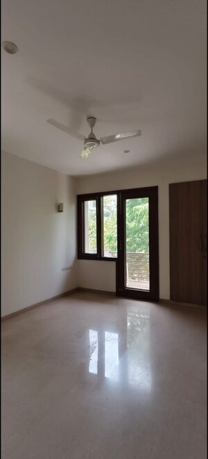 Room in 3 BHK Apartment at Raheja Atlantis, Sector 31 – for Sale