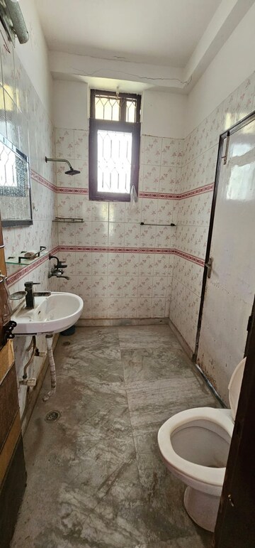Bathroom in 1.5 BHK Independent House at RWA Apartments Sector 52, Sector 52 – for Rent