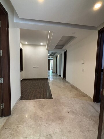 Room in 3 BHK Builder Floor at Sarvodaya Enclave – for Rent
