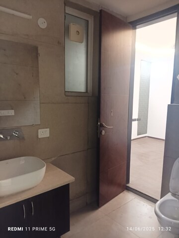 Bathroom in 3 BHK Apartment at Unitech Heritage City, Sector 25 – for Sale