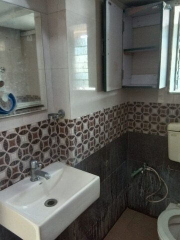 Bathroom in 1 BHK Apartment at Summit Apartment, Goregaon East – for Sale