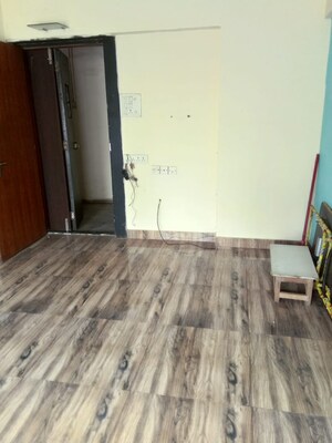 Room in 1 BHK Apartment at Summit Apartment, Goregaon East – for Sale