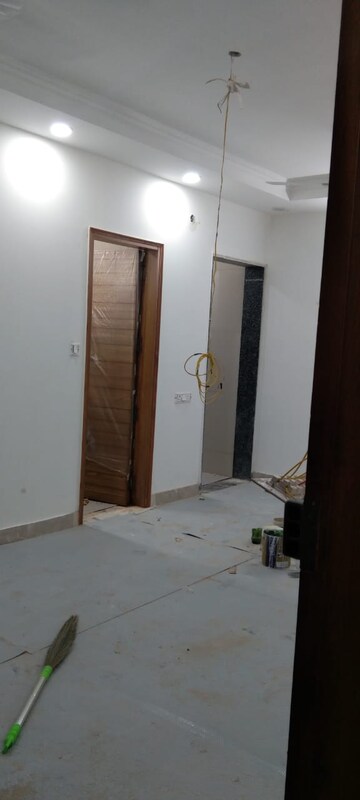 Room in 2 BHK Builder Floor at Kishangarh – for Rent