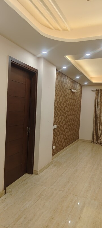 Room in 3 BHK Builder Floor at SS Mayfield Gardens, Sector 51 – for Rent