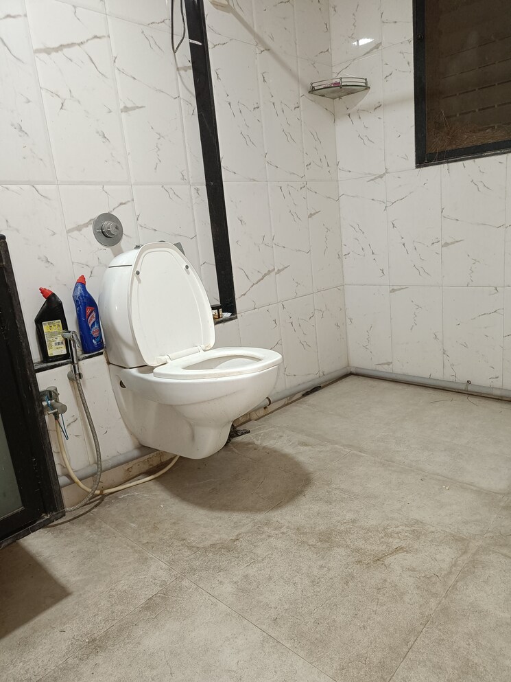 Bathroom, lake-view 4 Bedroom 1871 Sq.Ft. Apartment In Aarey Colony Mumbai 8934685