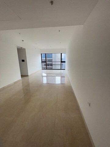 Room in 4 BHK Apartment at Lodha Parkside, Worli – for Rent