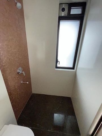 Room in 4 BHK Apartment at Lodha Parkside, Worli – for Rent