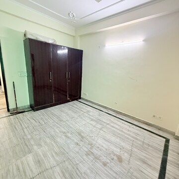 Room in 2 BHK Builder Floor at Sector 105 – for Rent