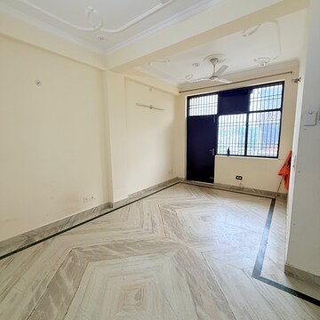 Room in 2 BHK Builder Floor at Sector 105 – for Rent