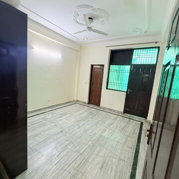 2 BHK Builder Floor For Rent in Sector 105