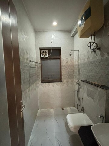 Bathroom in 2.5 BHK Builder Floor at Unitech South City II, Sector 50 – for Rent