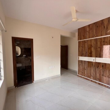 Room in 3 BHK Apartment at Cooke Town – for Rent