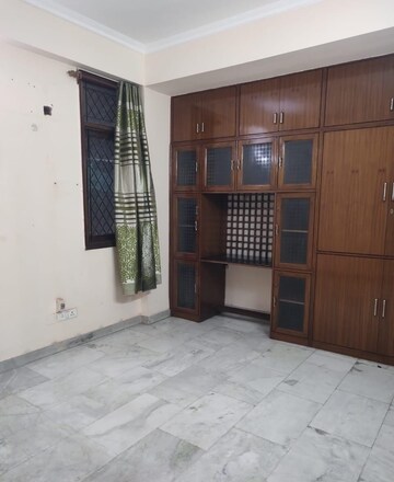 Room in 2 BHK Builder Floor at Kishangarh – for Rent