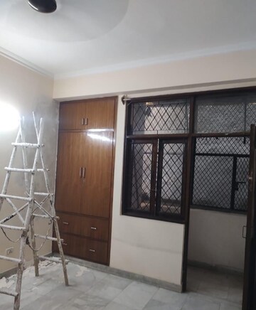 Room in 2 BHK Builder Floor at Kishangarh – for Rent