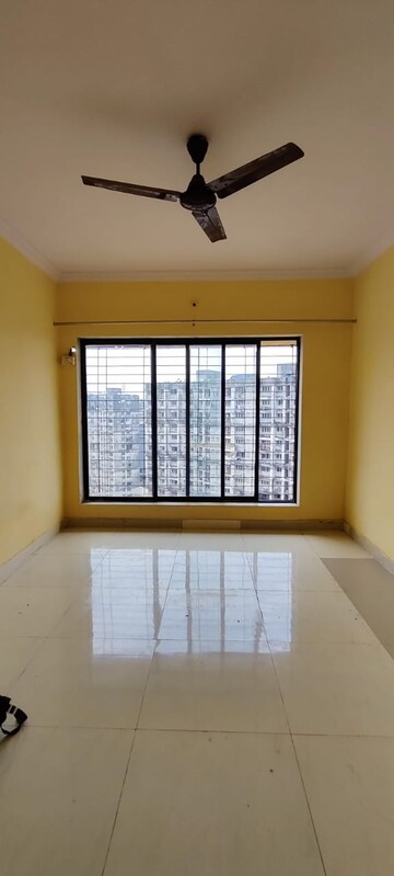 Room in 2 BHK Apartment at Summit Apartment, Goregaon East – for Sale