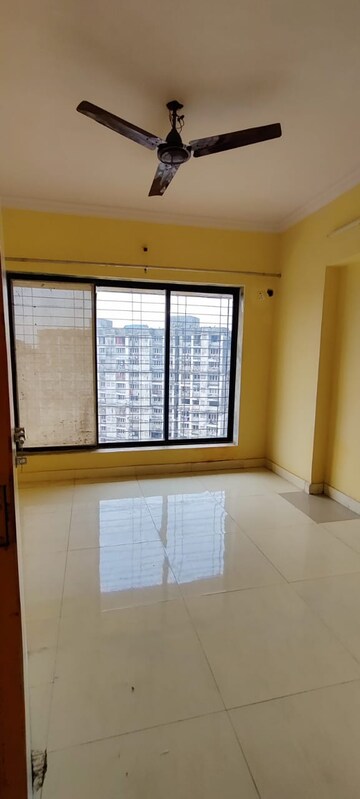 Room in 2 BHK Apartment at Summit Apartment, Goregaon East – for Sale