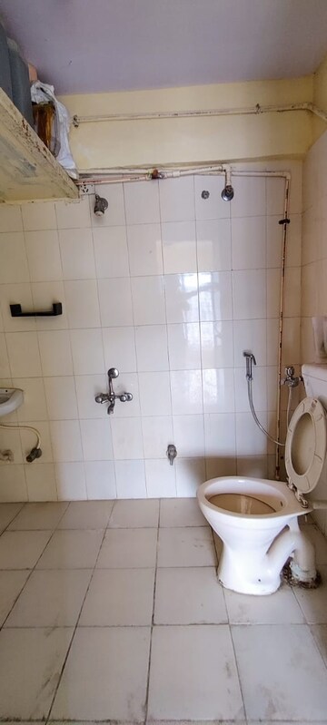 Bathroom in 2 BHK Apartment at Summit Apartment, Goregaon East – for Sale