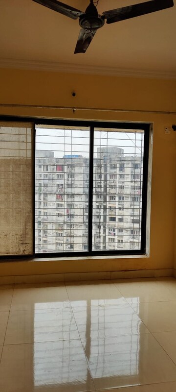 Room in 2 BHK Apartment at Summit Apartment, Goregaon East – for Sale