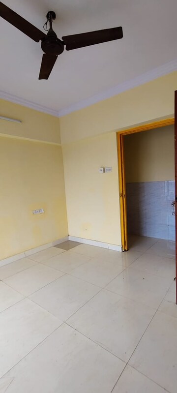 Room in 2 BHK Apartment at Summit Apartment, Goregaon East – for Sale