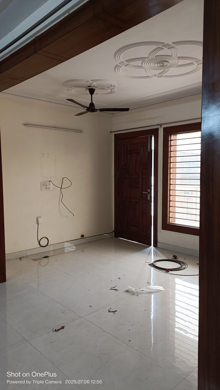 Room, ashoka enclave 3 Bedroom 200 Sq.Yd. Builder Floor In Ashoka Enclave Faridabad 8934784