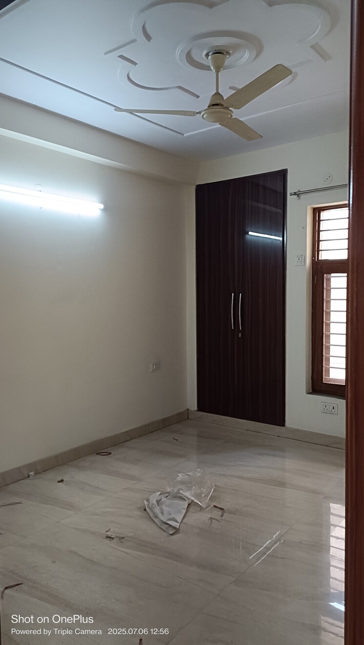 Room, ashoka enclave 3 Bedroom 200 Sq.Yd. Builder Floor In Ashoka Enclave Faridabad 8934784