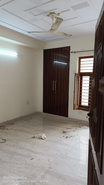 Room in 3 BHK Builder Floor at Ashoka Enclave – for Rent