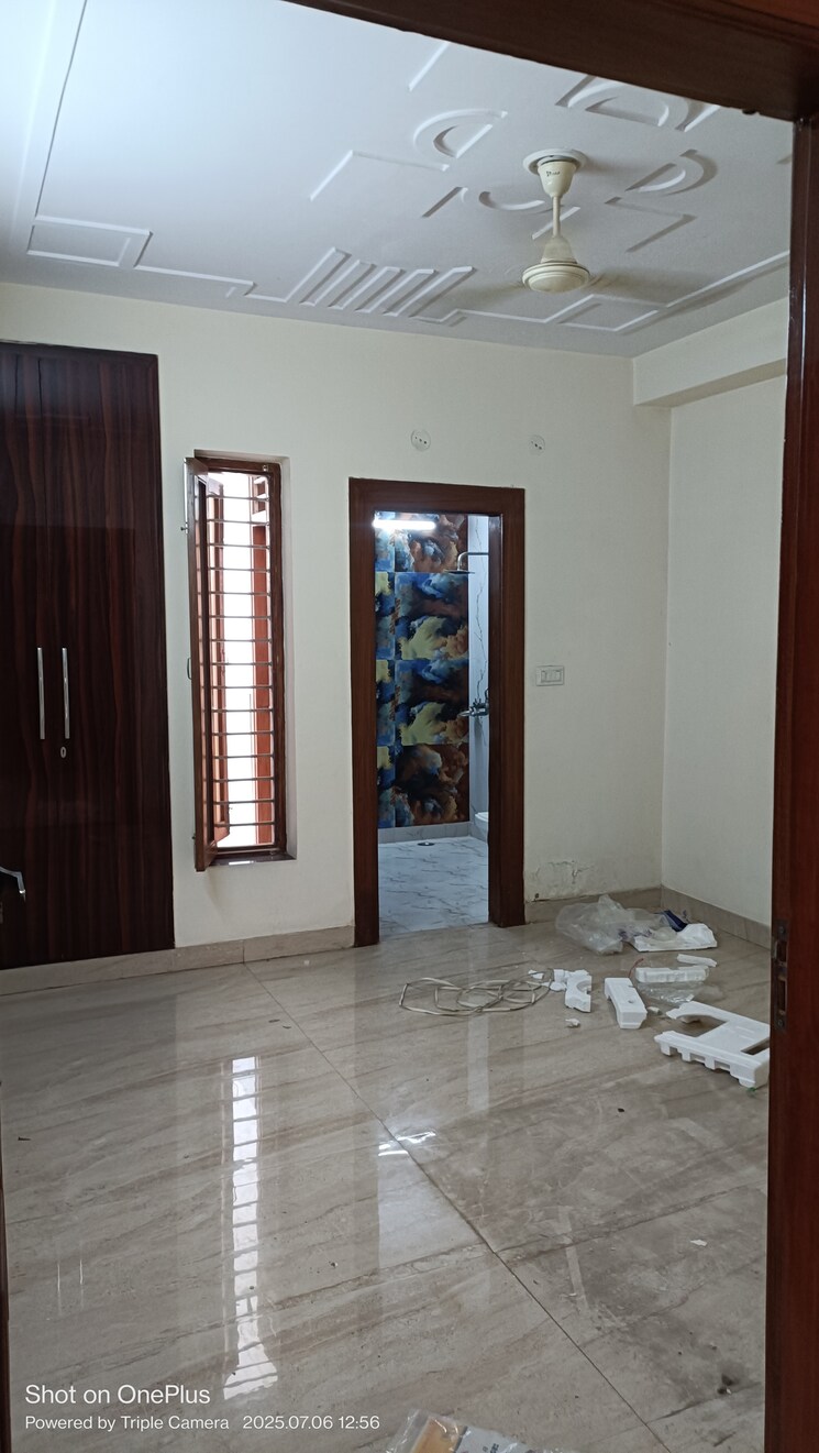 Room, ashoka enclave 3 Bedroom 200 Sq.Yd. Builder Floor In Ashoka Enclave Faridabad 8934784