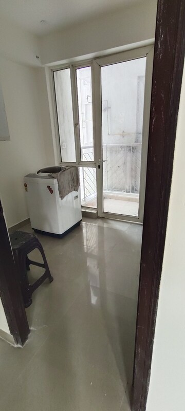 Bathroom in 2.5 BHK Apartment at Logix Blossom Greens, Sector 143 – for Rent