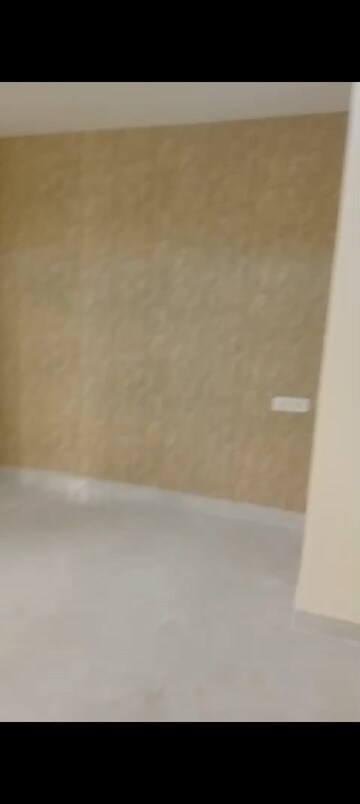 Furnished Amenities in 2.5 BHK Builder Floor at Sector 1 Greater Noida – for Rent