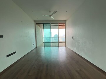 Room in 4 BHK Apartment at Avighna One Avighna Park, Lower Parel – for Rent