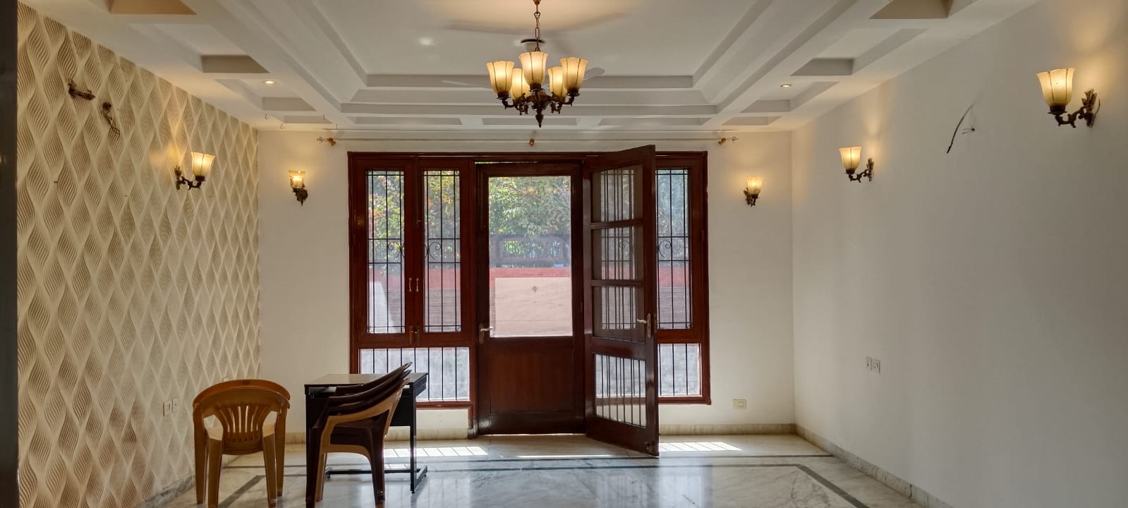 3 BHK + Pooja Room,Servant Room Builder Floor For Rent in Unitech South City II