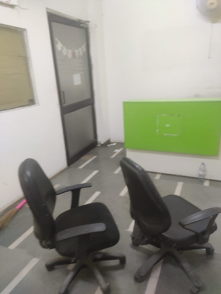 Living Room, sector 63 Commercial Office Space 1100 Sq.Ft. In Sector 63 Noida 8934906