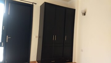 Furnished Amenities in 3 BHK Builder Floor at Unitech South City II, Sector 50 – for Rent
