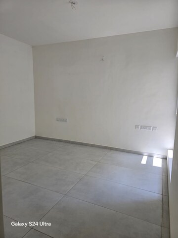 Room in 2 BHK Apartment at Casagrand Boulevard, Hennur Road – for Sale