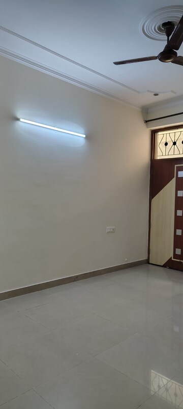 Room in 2 BHK Villa at Sector 50 – for Rent