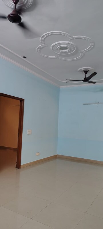 Room in 2 BHK Villa at Sector 50 – for Rent