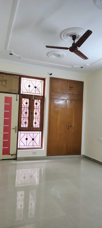 Room in 2 BHK Villa at Sector 50 – for Rent