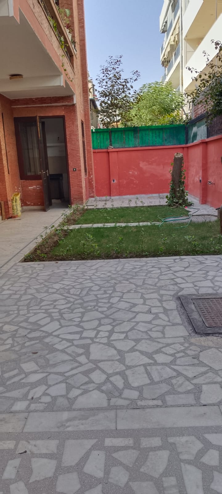 3 BHK + Pooja Room,Servant Room Builder Floor For Rent in Unitech South City II