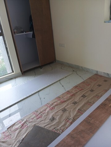 Building Lobby in 2 BHK Apartment at Kalpataru Paramount, Kapur Bawdi – for Rent