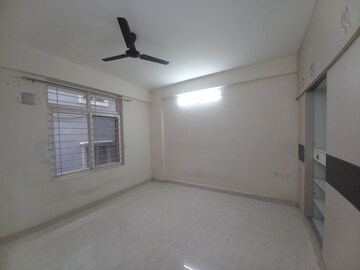 Room in 3 BHK Apartment at Kondapur – for Rent