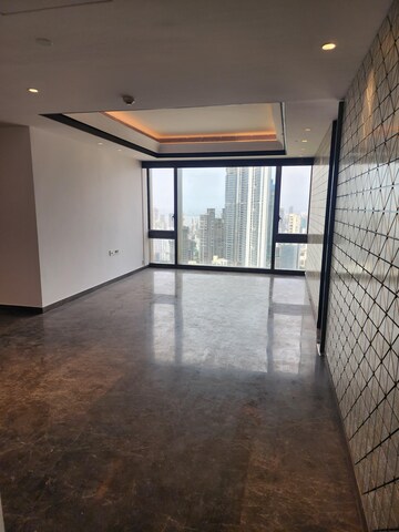 Room in 4 BHK Apartment at Lodha Trump Tower, Worli – for Rent
