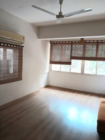 Room in 1 BHK Apartment at Colaba – for Sale