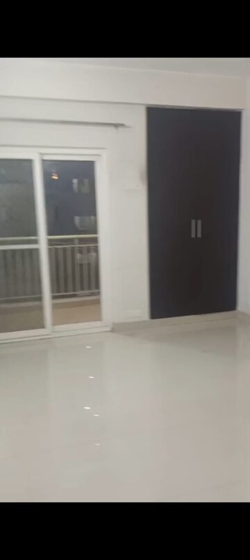 Room in 2 BHK Apartment at Gaur City 5th Avenue, Sector 4 Greater Noida – for Rent